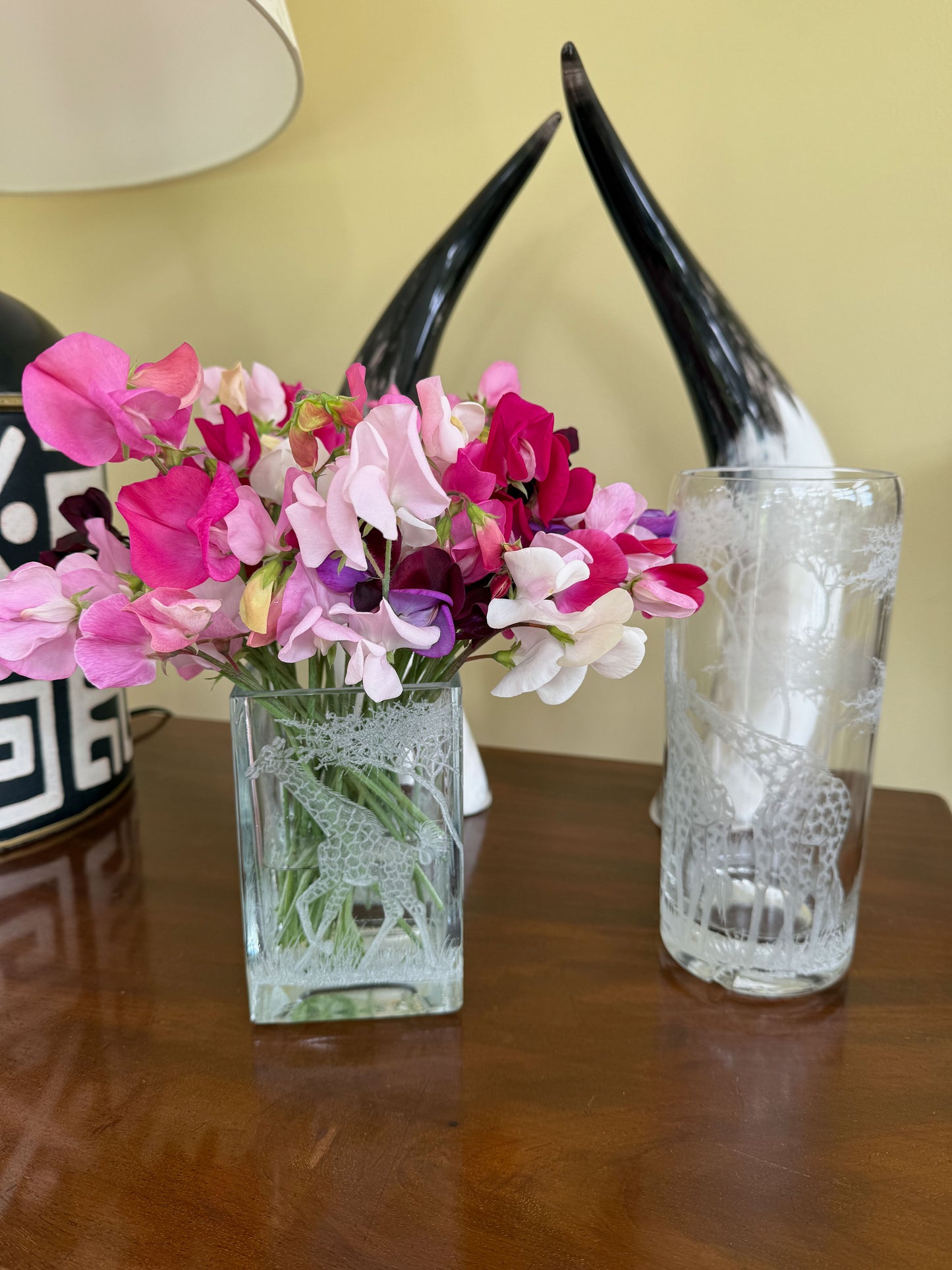 Vase, Square short Engraved Giraffe Family