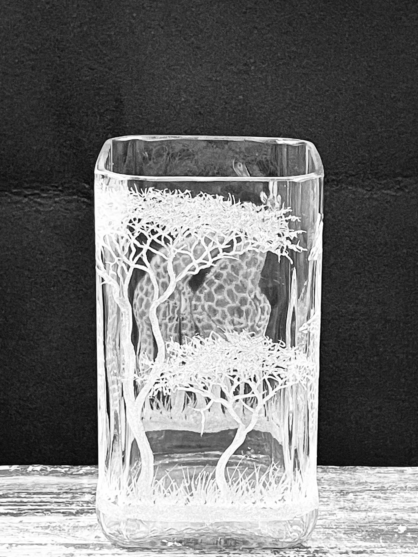 Vase, Square short Engraved Giraffe Family